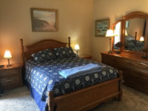 Lake Travis Waterfront - Outstanding Views, Boat Dock/Deep Water, Walk to Pool