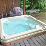 Mt Baker Rim Cabin 70 A pet friendly vacation home with a hot tub and wifi