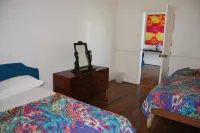 โมเบย์ ค็อตช์ - โฮสเทล