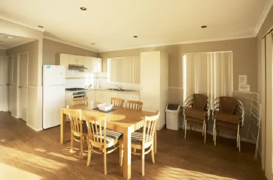 比格 4 冬加拉岱尼森海灘假日公園酒店