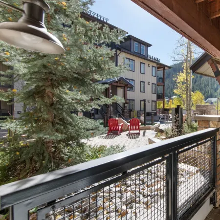 Ground Floor Ski Condo Close to Gondola - Fraser Crossing/Founders Pointe Premium-Rated 3305