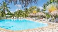 Residence les Cayalines - Pools