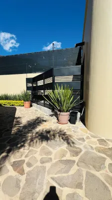 Beautifully Renovated 1 Bed Guest House - Walk to Everything - Roof Top Patio