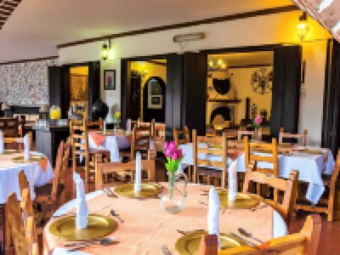 โรงแรม Posada San Angelo โรงแรมในเกวร์นาวากา