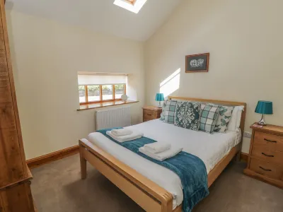 Calf House Hotels near Captain Cook Schoolroom Museum