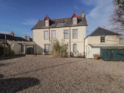 1 Seafield Street Hotels near Bow Fiddle Rock