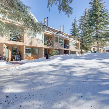 Mountain-view Studio: Top Floor, Private Deck