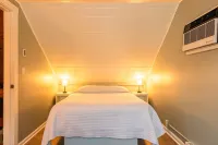 Eagle House Motel Hotels in Gloucester