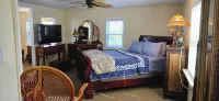 The White House on Freedom Way Hotels in Swansboro