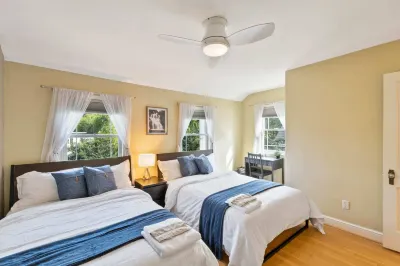Beautiful 3Br/3ba Colonial House by Cozysuites Các khách sạn ở 