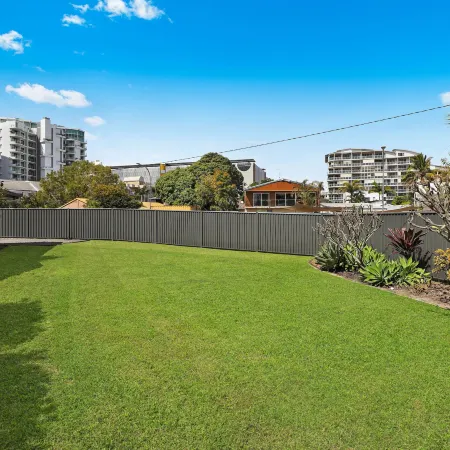 Naroo7- Prime, Centre of Mooloolaba Location