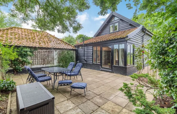 鴨腳穀倉度假屋