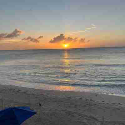 Beautiful Oceanfront Condo on Seven Mile Beach Fitness & Recreational Facilities