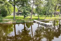 Charming Wausau Cottage on-Site Lake Access! - parking