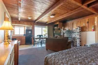 Sunset Oceanfront Lodging - balcony