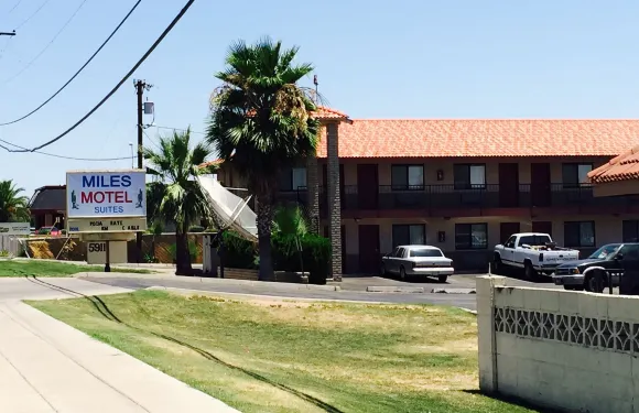 邁里斯汽車旅館