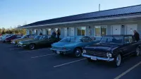 Robyn's Motel - parking