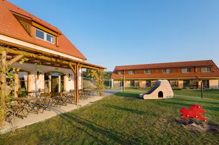 Jufa Hotel Neutal Отели в г. Ритцинг