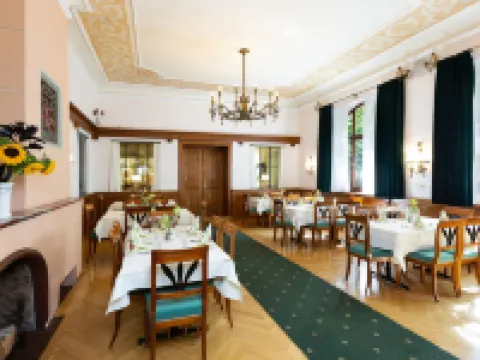 โรงแรมเฮิร์ช โรงแรมในฟึสเซิน