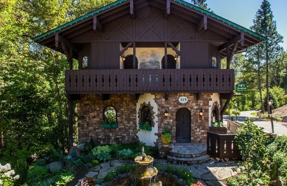 故事書河濱旅館