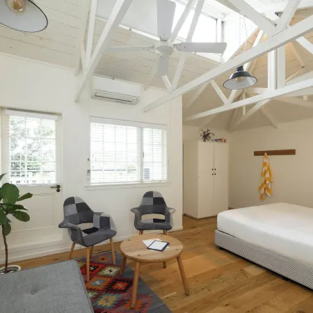 The Oyster Inn Отели рядом с достопримечательностью «Автобус Explorer Island Waiheke»