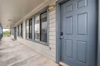 Convenient PCB Condo w/ Pool Access: Walk to Beach