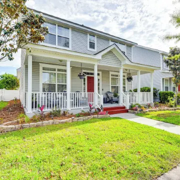 Charming Bluffton Home w/ Yard ~ 3 Mi to Beaches!