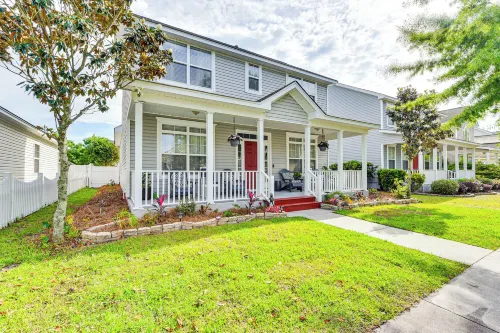 3 Mi to Beaches! Charming Bluffton Escape w/ Yard - parking