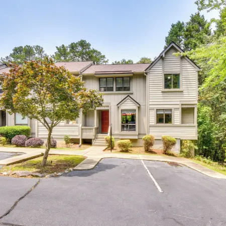 Walk to Lake Keowee: Salem Townhome w/ Deck