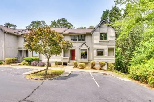 Walk to Lake Keowee: Salem Townhome w/ Deck - salle de sport