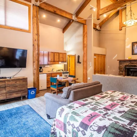 Castle Mountain Lodge