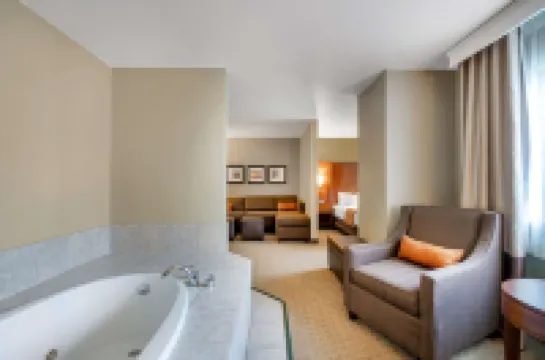 Comfort Suites Burlington Hotels in Burlington