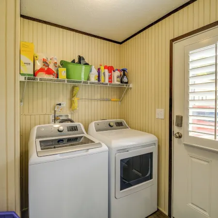 Dog-Friendly Home w/ Mtn Views in Chilhowie!