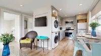 Ocean Waves and Large Deck - Cozy Seaside Cottage