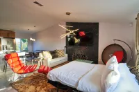 Estate Home Retreat w/Large Pool & Infinity Spa Hotels near Forever Marilyn