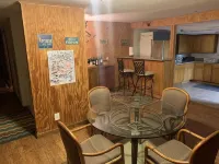 Fishing Camp sleeps 12, fully equipped. Screened in porch. 5 minutes from marina
