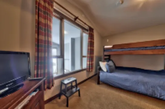 Stones Throw #56 by Bear Country Hôtels à : Thompson-Nicola P