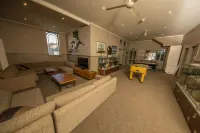 Cobb & Co Lodge Hotels in Queenscliff