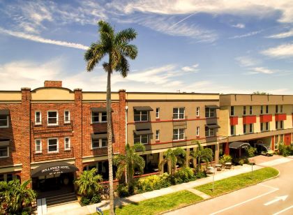 Hollander Hotel - Downtown St. Petersburg
