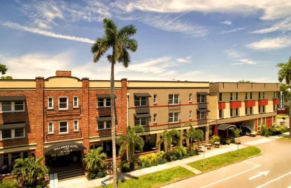 聖彼得堡市中心霍蘭德酒店