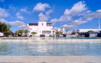 Mykonos Eight - parkir