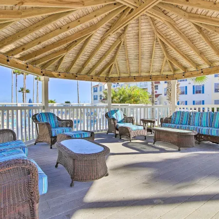 Corpus Christi Condo - Walk to Whitecap Beach! Отели рядом с достопримечательностью «Пирс Боба Холла»