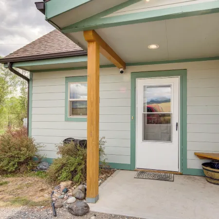 Montana Vacation Rental 32 Mi to Yellowstone!