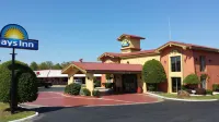 Days Inn by Wyndham Little Rock/Medical Center - Parkering