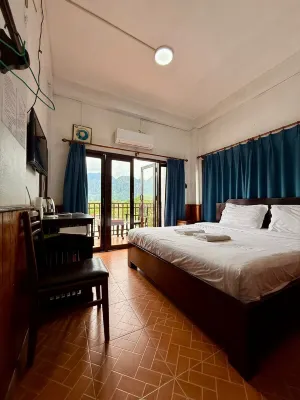 Domon Riverside Hotel Hotels near Wat Kang