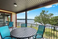 Sunset View at Anchors Point Lakefront Stay for 8 w/ Private Balcony