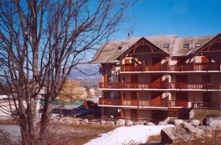 Duplex Ancelle, well located, beautiful view of the Ecrins massif, at the foot of the slopes