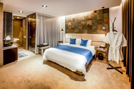 Hotel Bentley Отели рядом с достопримечательностью «Канвонский национальный университет»