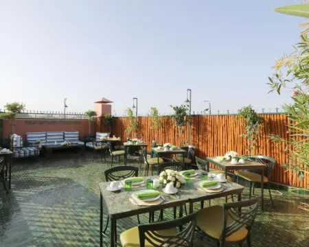 Riad Wazani Square & Spa Питание Photos