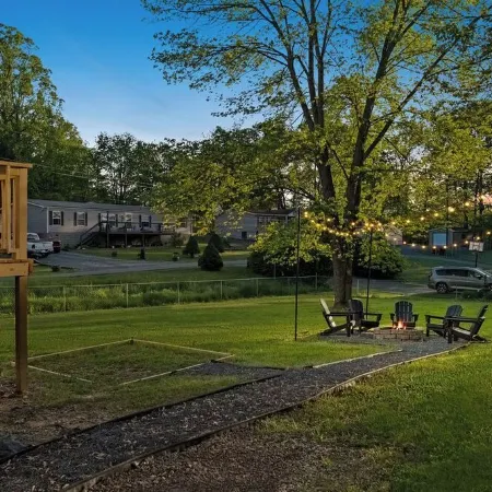 Charming 3 bedroom home minutes from NRG featuring a fire pit/outdoor games